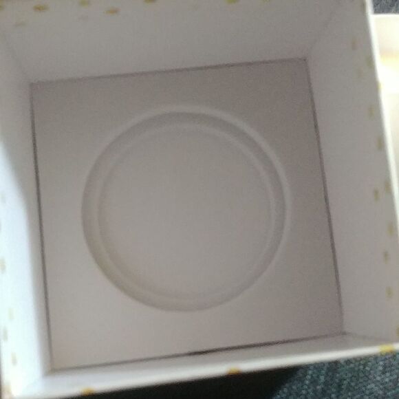 Just in! NIB Huntington Home Candle Peppermint Bark - Picture 3 of 6